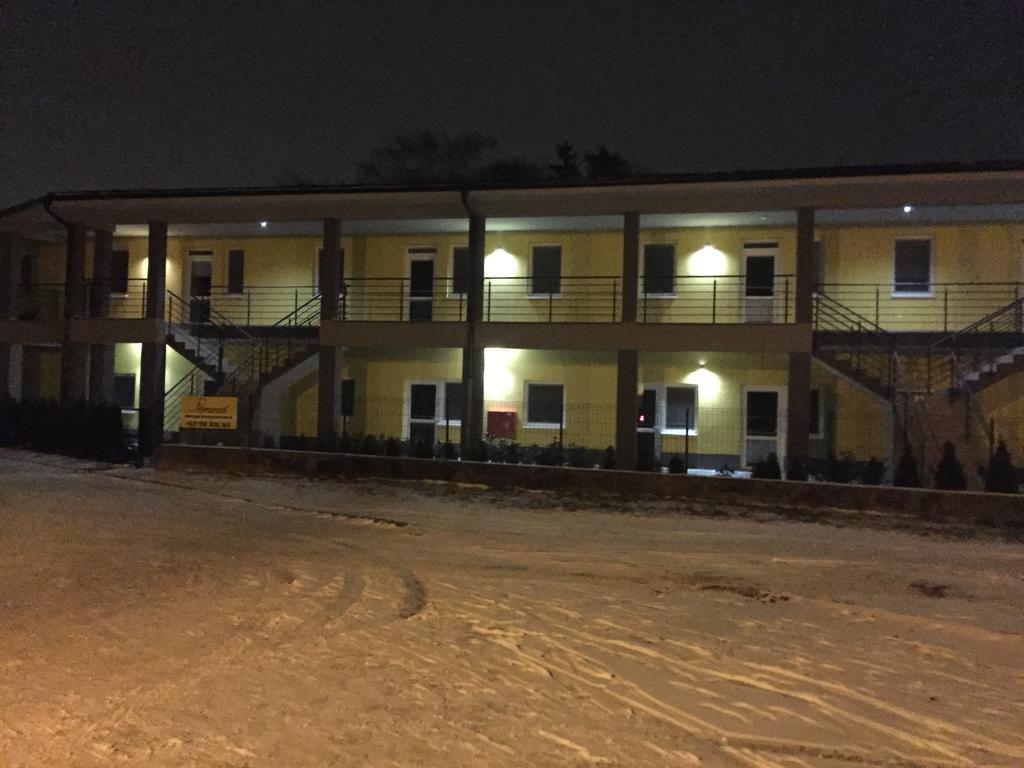 Promenad Apartmany Velky Meder Exterior photo